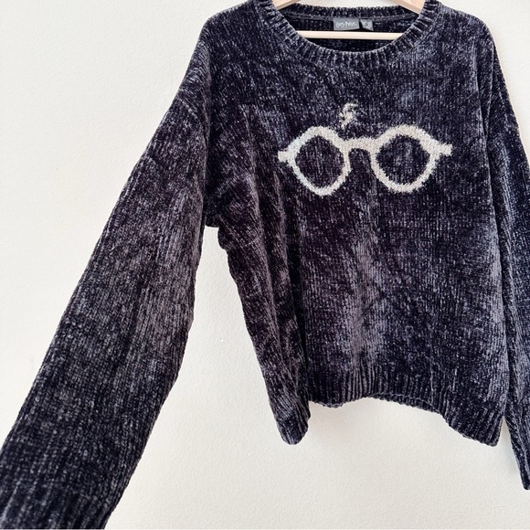 Harry Potter Cozy Gray Graphic Sweater Size Large - Picture 3 of 5